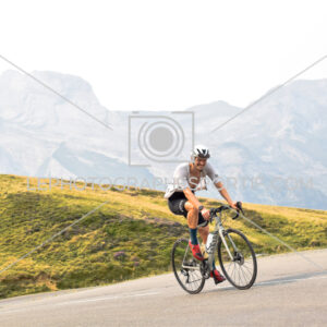 2025:08:17 12:00:00 ROM_8530